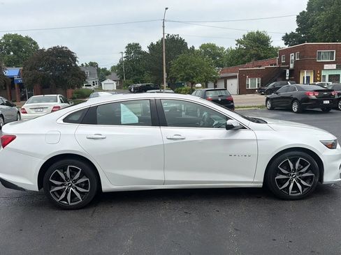 Used 2018 Chevrolet Malibu LT w/ Leather Package FWD image 4