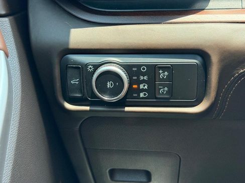 Used 2023 Ford Explorer King Ranch w/ Technology Package AWD/4WD image 17