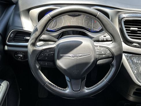 Used 2019 Chrysler Pacifica Touring Plus w/ S Appearance Package FWD image 14