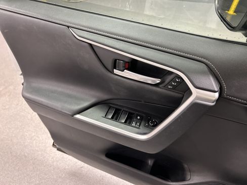 Used 2019 Toyota RAV4 Limited FWD image 15