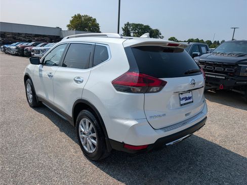 Used 2018 Nissan Rogue SV AWD/4WD image 3
