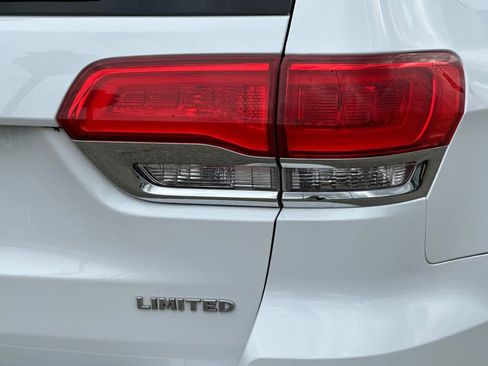 Used 2017 Jeep Grand Cherokee Limited w/ Luxury Group II image 28