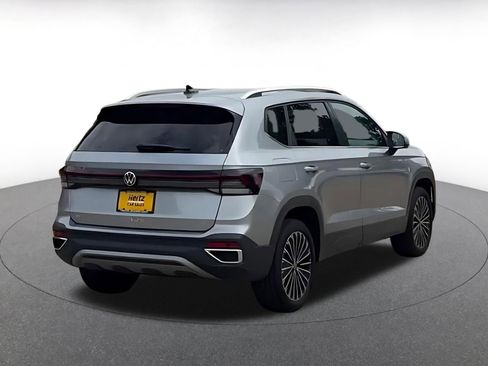 Used 2025 Volkswagen Taos SE image 10