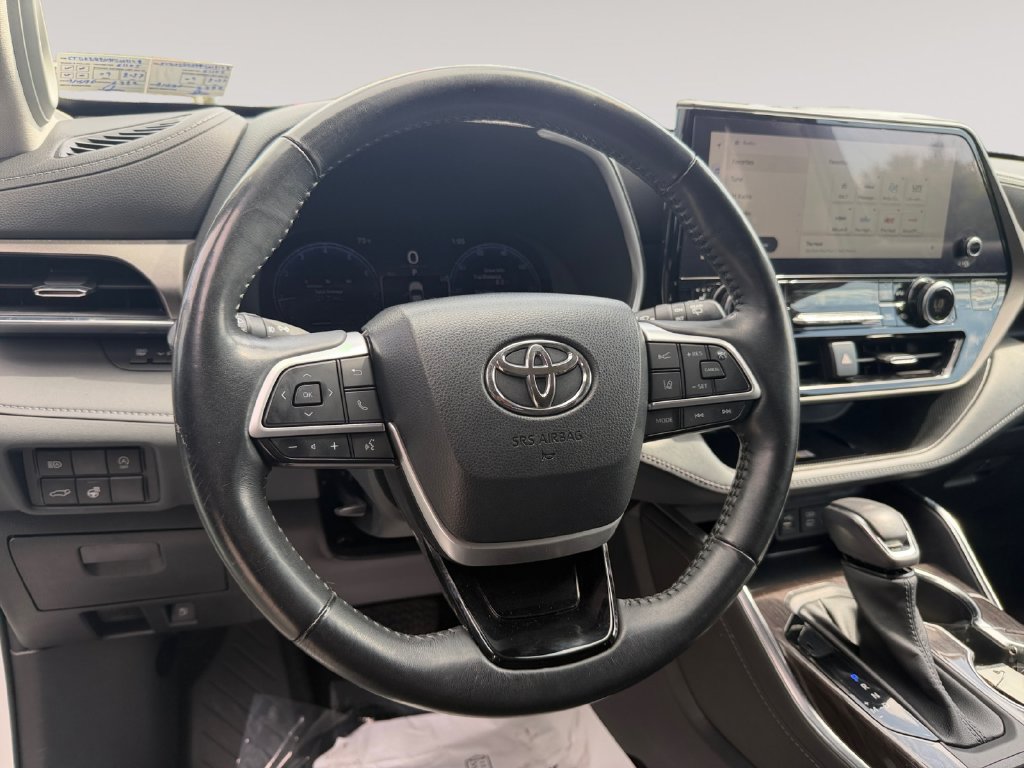 Used 2023 Toyota Highlander Limited AWD/4WD image 12