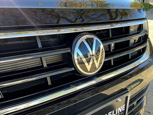 Used 2023 Volkswagen Tiguan SE R-Line image 33