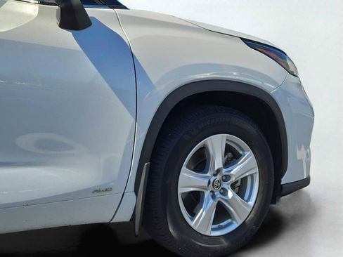 Used 2023 Toyota Highlander LE image 11