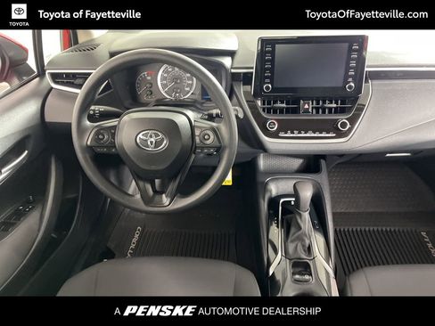 Used 2020 Toyota Corolla LE image 5