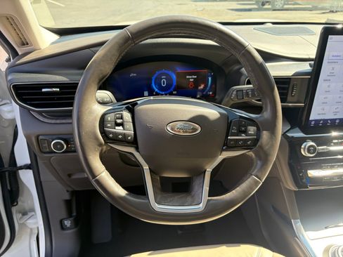 Used 2023 Ford Explorer Platinum w/ Technology Package AWD/4WD image 9
