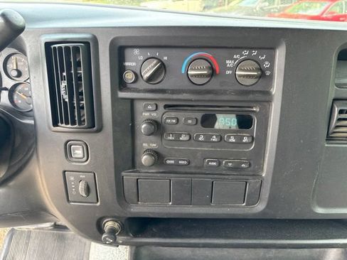 Used 2005 Chevrolet Express 1500 RWD image 8