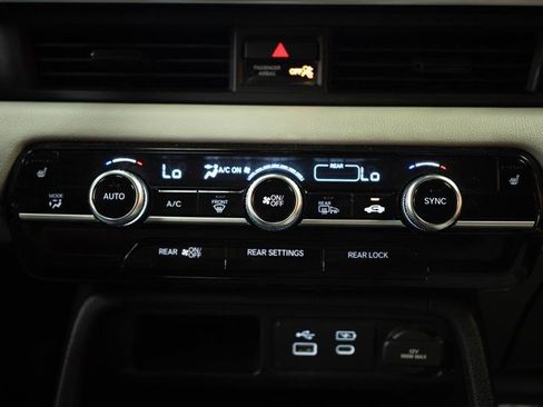 Used 2024 Honda Pilot Touring image 22