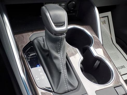 Used 2024 Toyota Highlander LE image 20