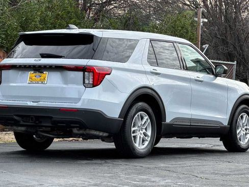 New 2026 Ford Explorer Active RWD image 4