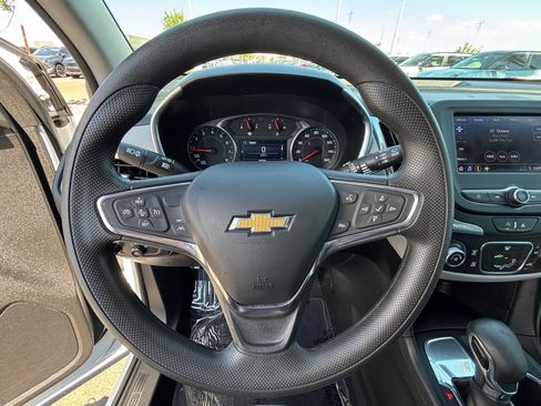 Used 2023 Chevrolet Equinox LS w/ LS Convenience Package FWD image 11