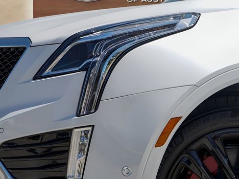 New 2026 Cadillac XT5 Sportv w/ LPO, Onyx Lite Package AWD/4WD image 3