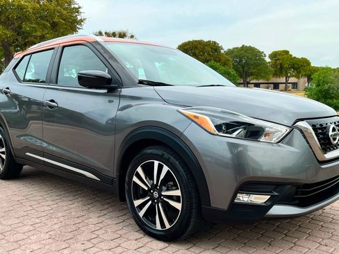 Used 2019 Nissan Kicks SR w/ SR Premium Package FWD image 5