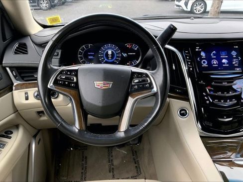 Used 2019 Cadillac Escalade Premium Luxury image 4