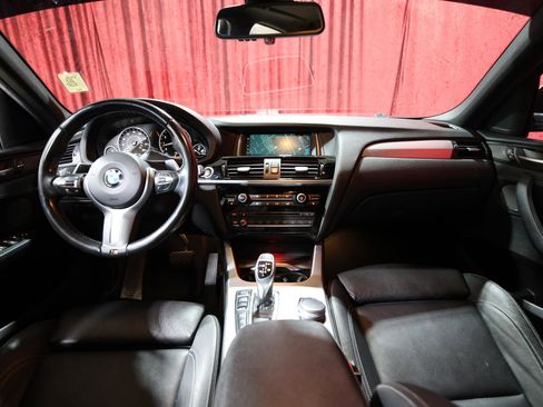 Used 2018 BMW X4 M40i image 15