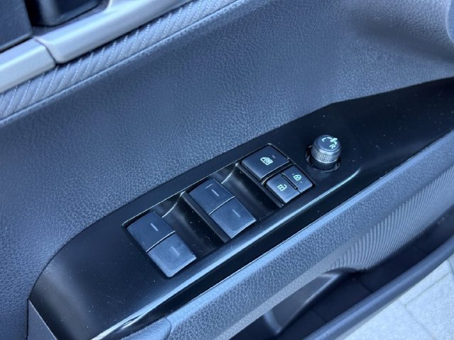 Used 2025 Toyota Camry SE FWD image 10