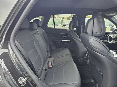Used 2026 Mercedes-Benz GLC 300 4MATIC image 12