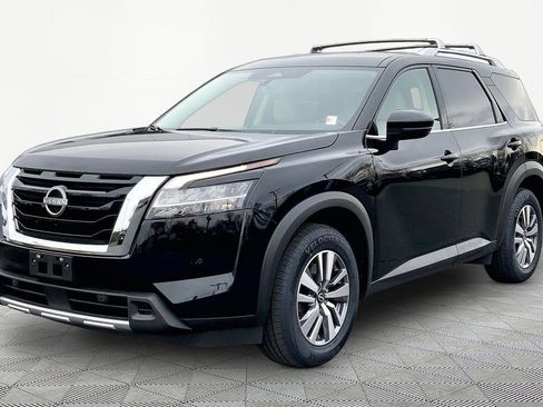 Used 2023 Nissan Pathfinder SL image 3