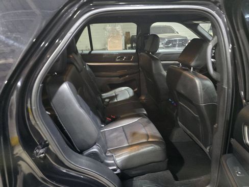 Used 2018 Ford Explorer XLT w/ Equipment Group 202A image 33