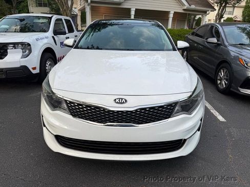Used 2018 Kia Optima EX w/ Premium Package image 2