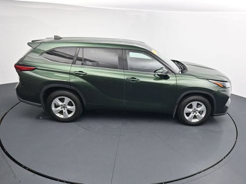 Used 2023 Toyota Highlander LE FWD image 34