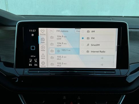 Used 2025 Volkswagen Atlas SE image 34