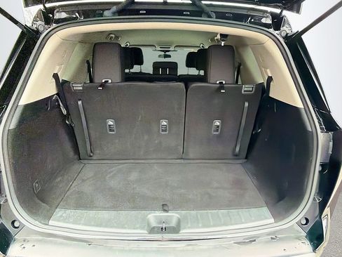 Used 2024 Nissan Pathfinder S image 12