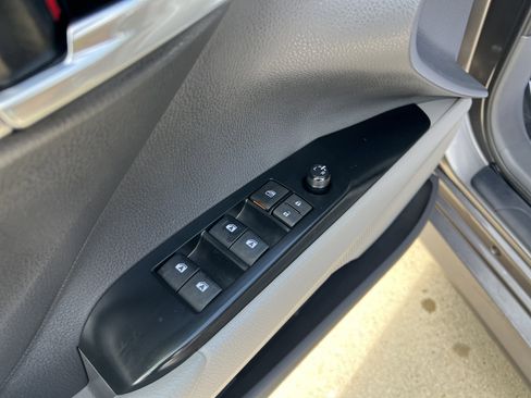 Used 2020 Toyota Camry LE FWD image 14