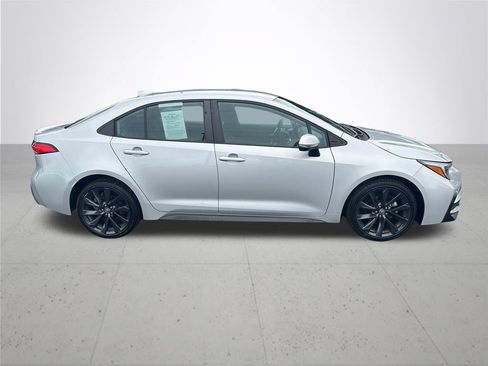 Used 2023 Toyota Corolla SE FWD image 6