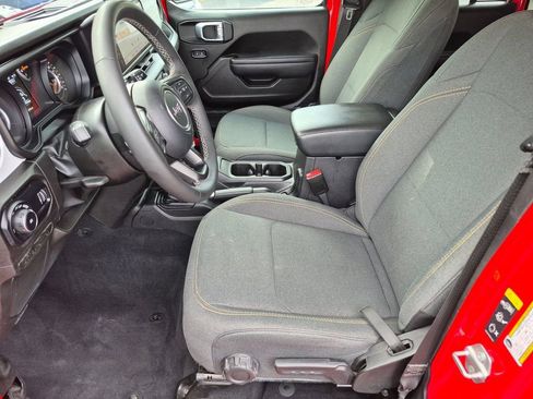Used 2025 Jeep Wrangler Unlimited Sport AWD/4WD image 11