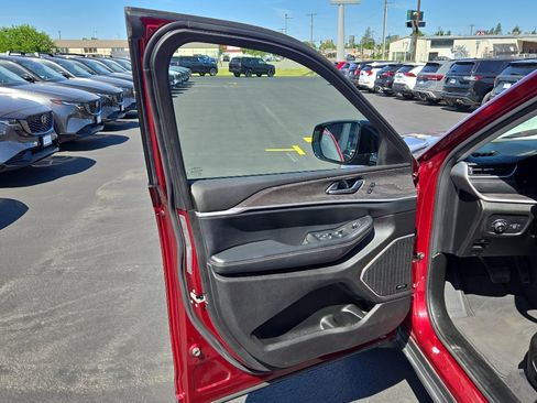 Used 2022 Jeep Grand Cherokee L Limited w/ MOPAR Finishing Package AWD/4WD image 11