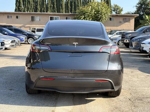 Used 2024 Tesla Model Y Long Range RWD image 3