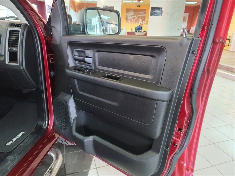 Used 2017 RAM 1500 Express AWD/4WD image 13