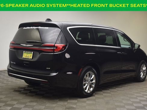 Used 2023 Chrysler Pacifica Touring-L image 8