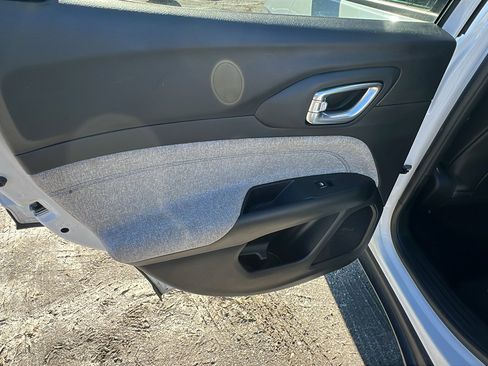 Used 2024 Jeep Compass Latitude image 22