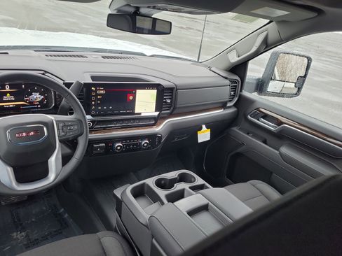 New 2026 GMC Sierra 2500 SLE image 3