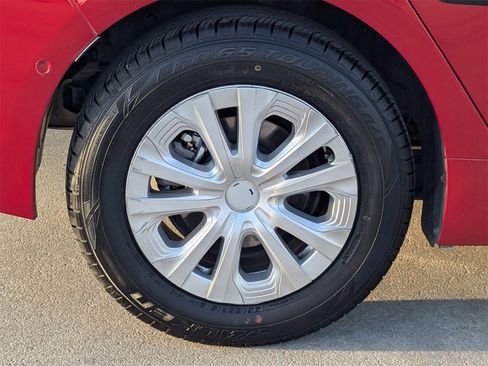 Used 2022 Toyota Prius LE image 7