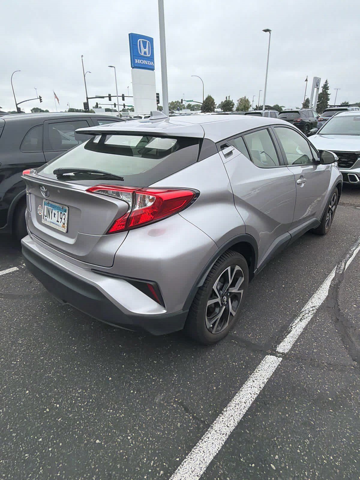 Used 2019 Toyota C-HR XLE FWD image 5