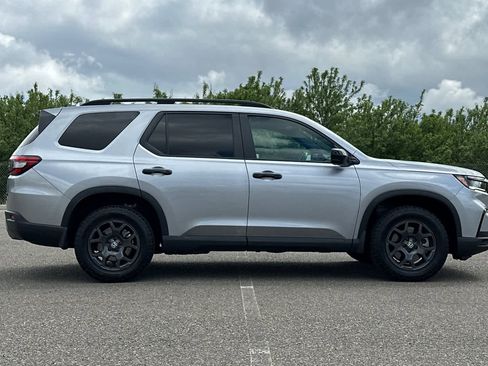 Certified 2025 Honda Pilot TrailSport image 2