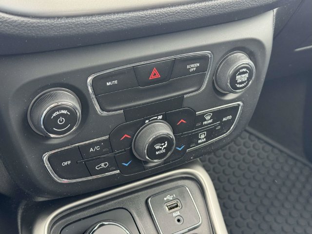 Used 2020 Jeep Compass Latitude w/ Popular Equipment Group AWD/4WD image 39