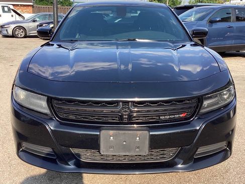 Used 2019 Dodge Charger SXT w/ Blacktop Package image 10