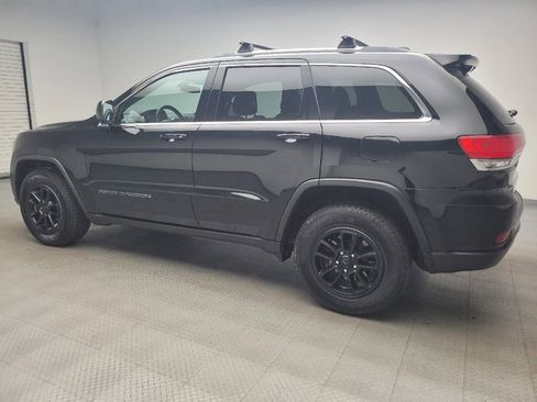 Used 2018 Jeep Grand Cherokee Laredo AWD/4WD image 3