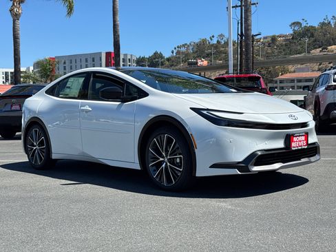New 2027 Toyota Prius Limited FWD image 4