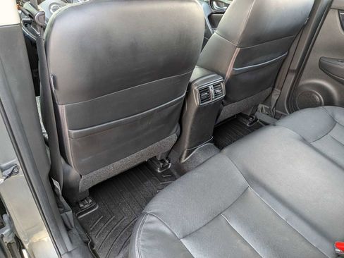 Used 2017 Nissan Rogue Sport SL w/ SL Premium Package image 17