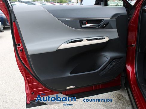 Used 2024 Toyota Venza XLE AWD/4WD image 9