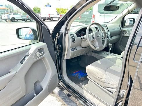 Used 2021 Nissan Frontier SV w/ Midnight Edition Floor Mats AWD/4WD image 10