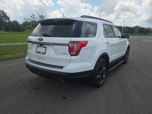 Used 2018 Ford Explorer XLT w/ Equipment Group 202A AWD/4WD image 8