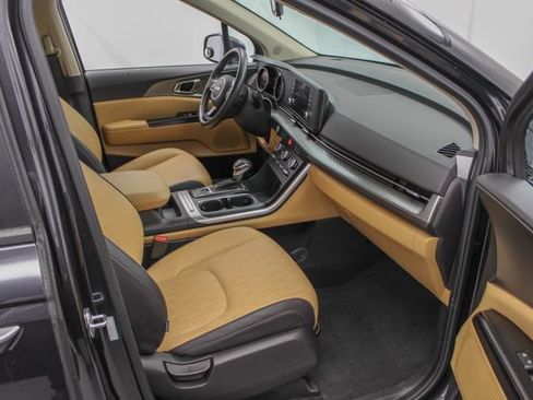 Used 2024 Kia Carnival LX FWD image 21